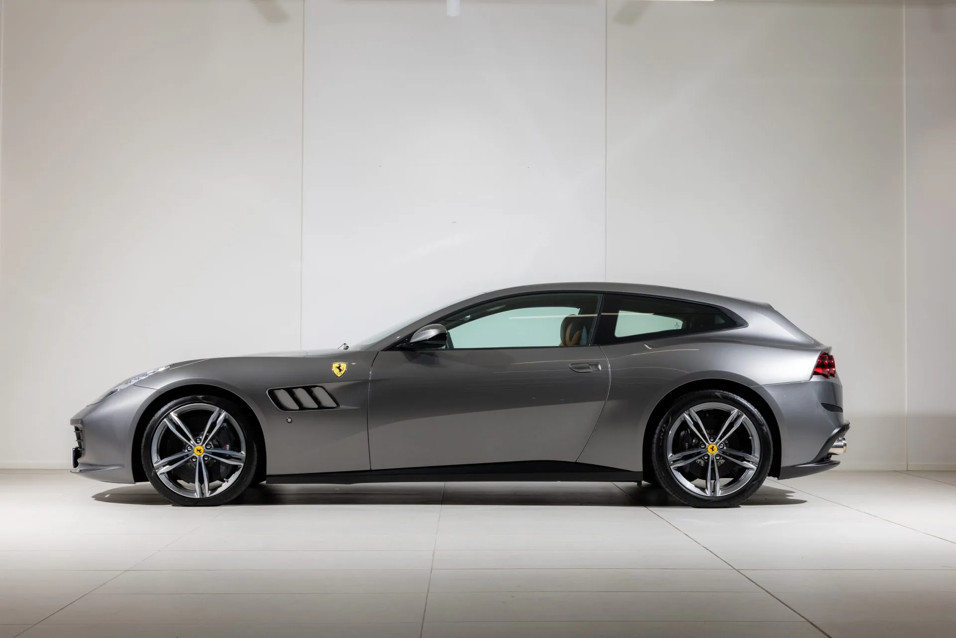 2019 Ferrari GTC4Lusso, 2/20