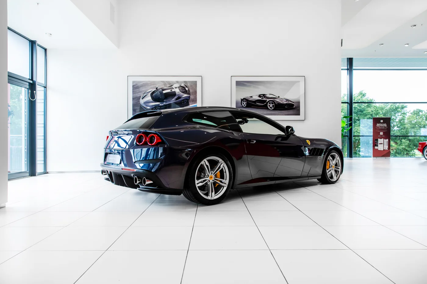 2019 Ferrari GTC4Lusso offered by a specialist dealer in Hengelo, Netherlands, photo 3 of 15