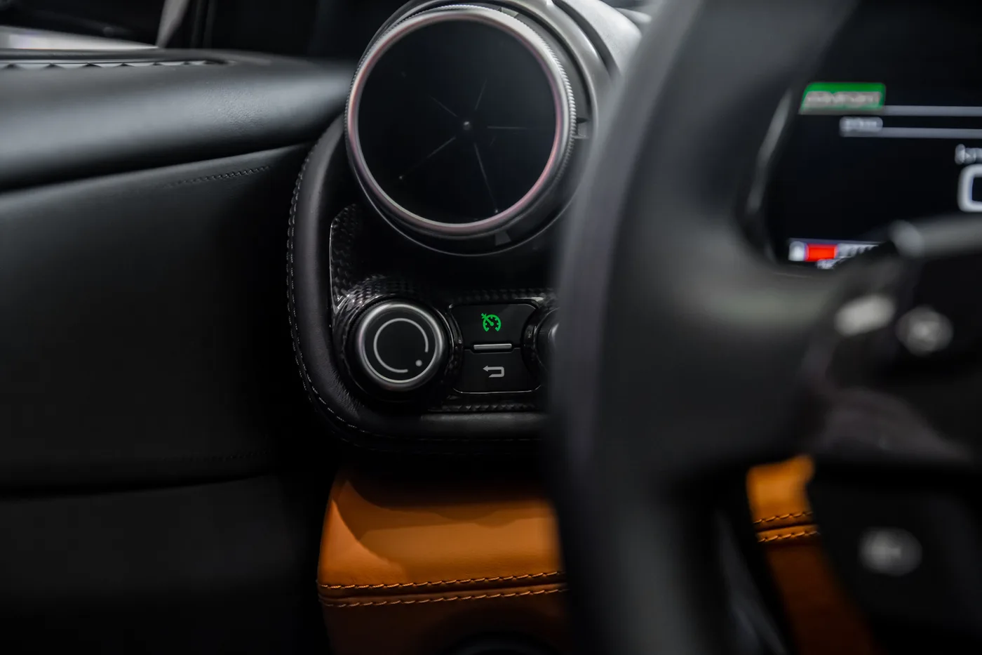 2019 Ferrari GTC4Lusso offered by a specialist dealer in Hengelo, Netherlands, photo 11 of 15