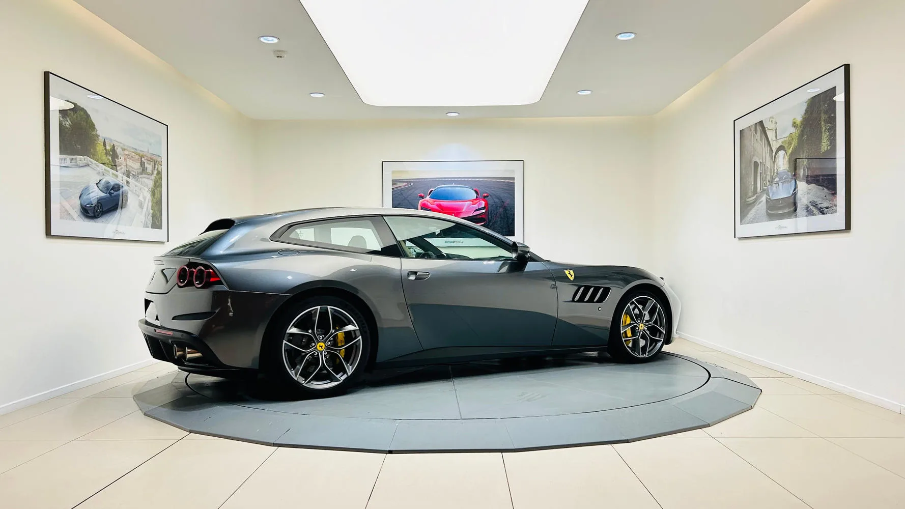 2019 Ferrari GTC4Lusso T, 3/30