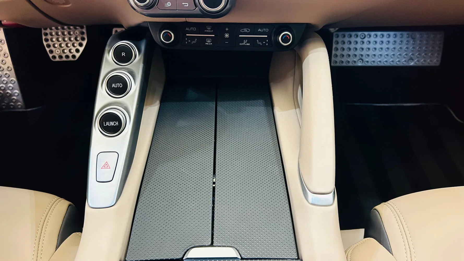 2019 Ferrari GTC4Lusso T, 13/30