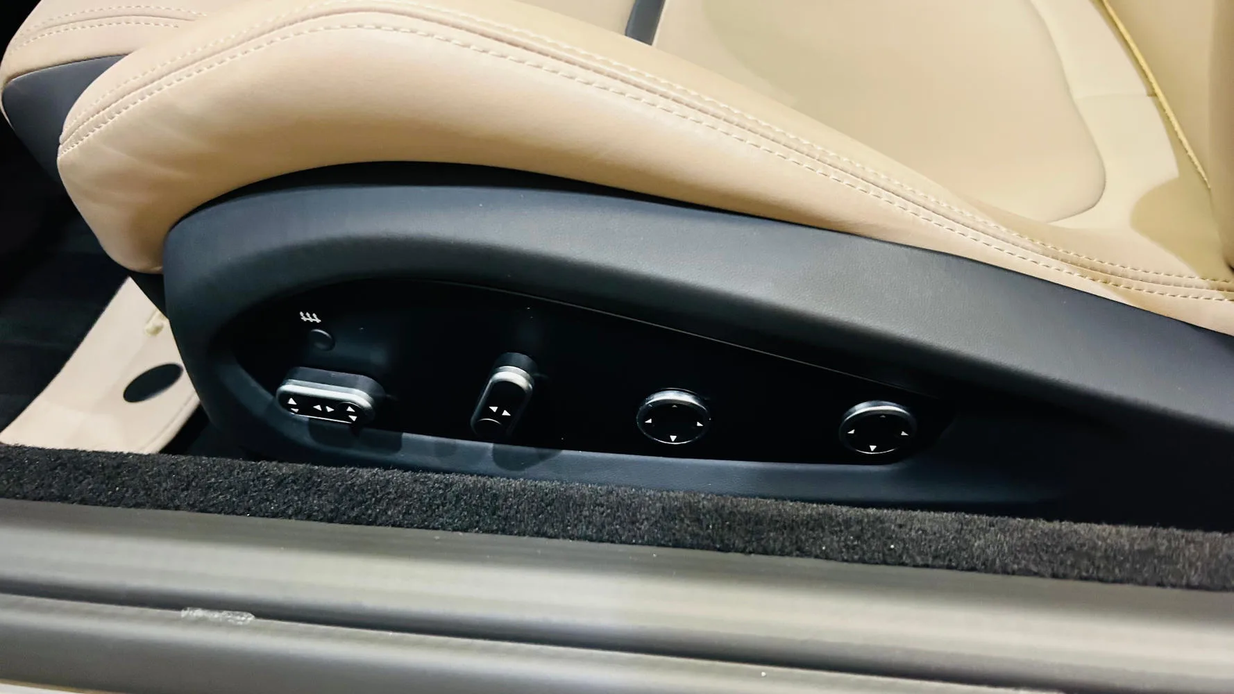 2019 Ferrari GTC4Lusso T, 19/30
