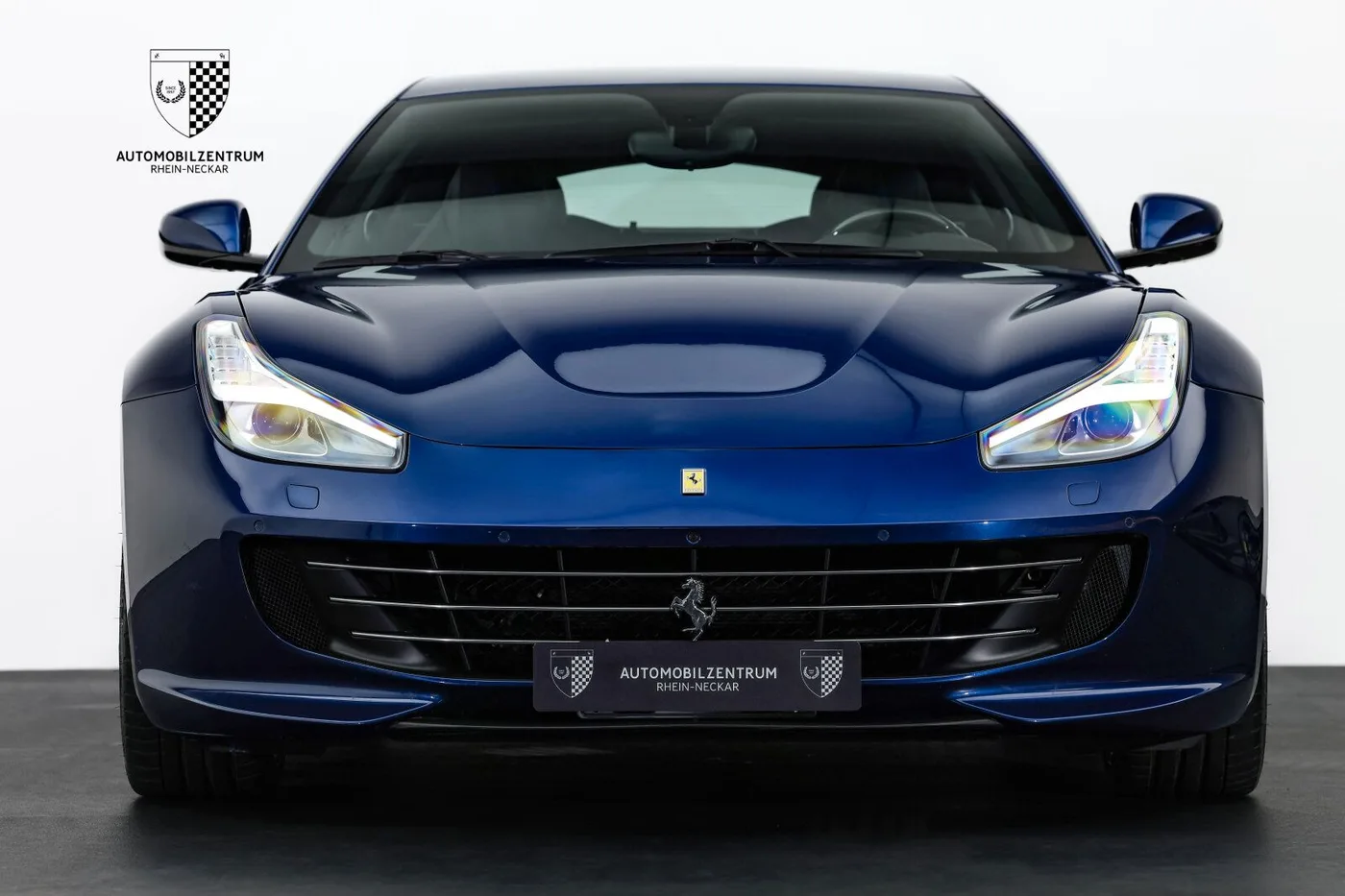 2019 Ferrari GTC4Lusso V12 proposée par un spécialiste de la supercar à Viernheim, Allemagne, photo 2 sur 25