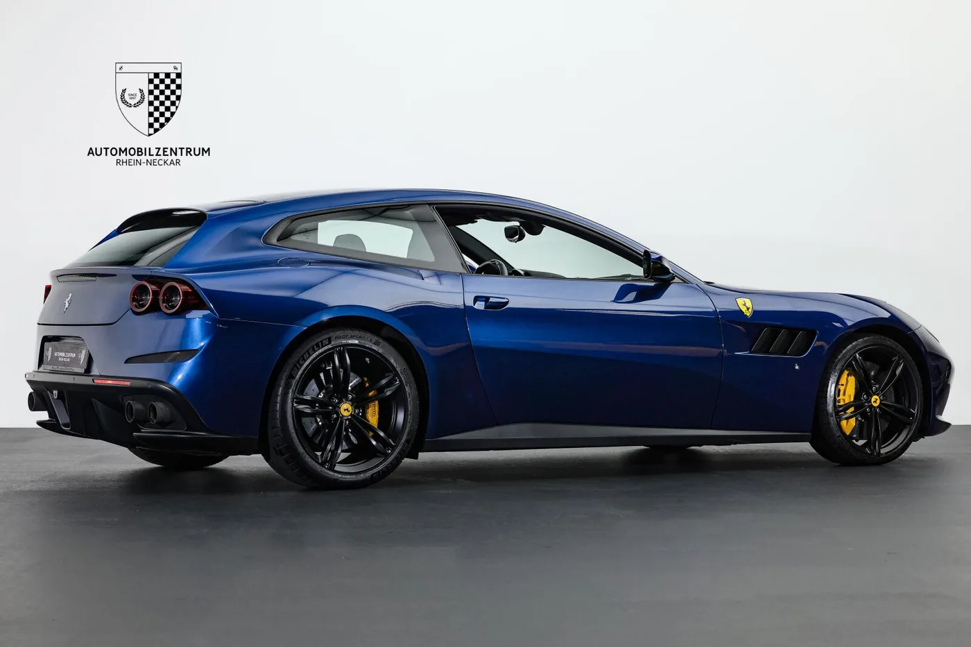 2019 Ferrari GTC4Lusso V12 proposée par un spécialiste de la supercar à Viernheim, Allemagne, photo 7 sur 25