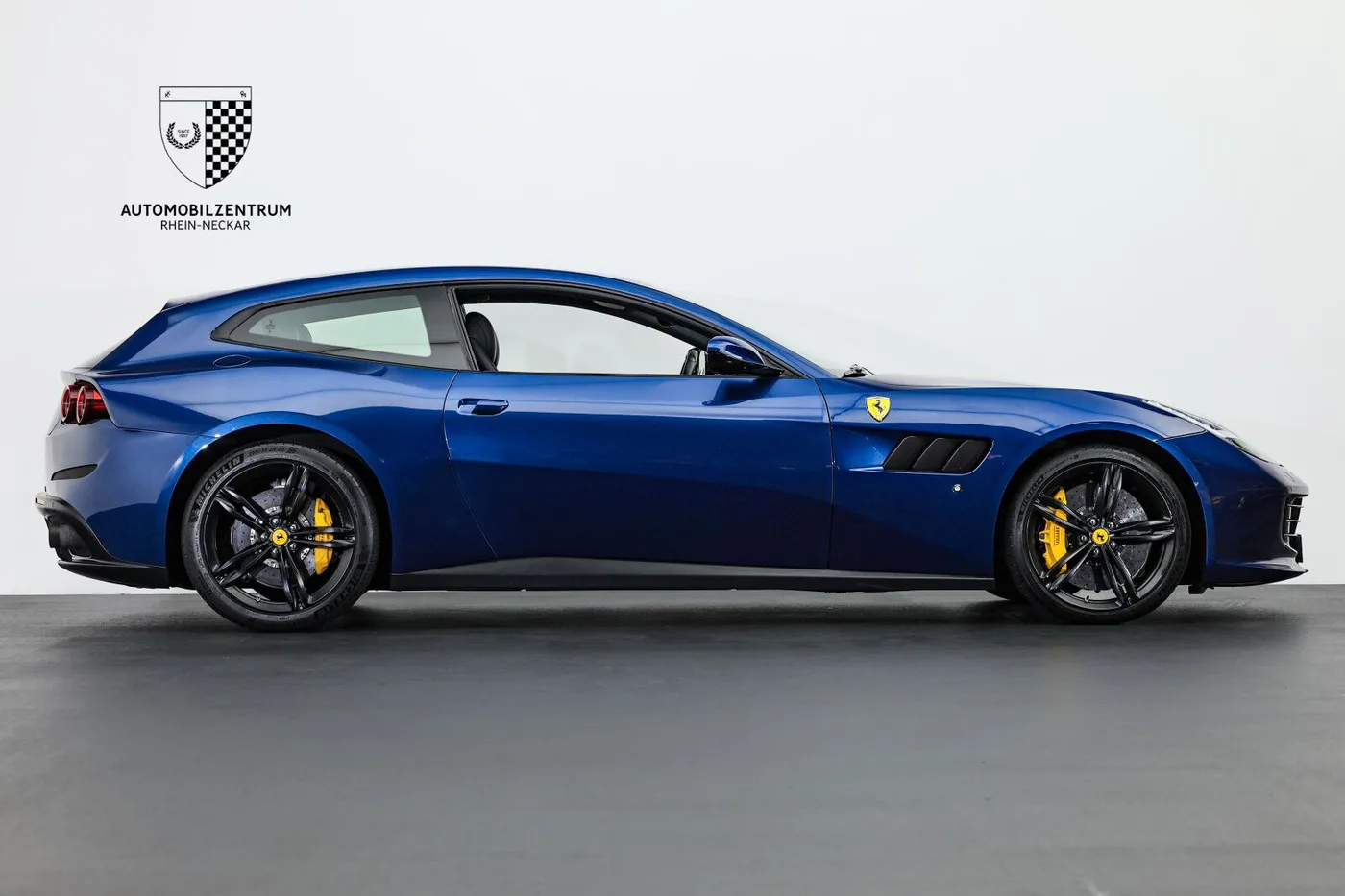 2019 Ferrari GTC4Lusso V12 proposée par un spécialiste de la supercar à Viernheim, Allemagne, photo 8 sur 25