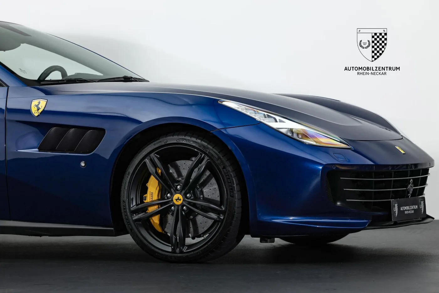 2019 Ferrari GTC4Lusso V12 proposée par un spécialiste de la supercar à Viernheim, Allemagne, photo 9 sur 25