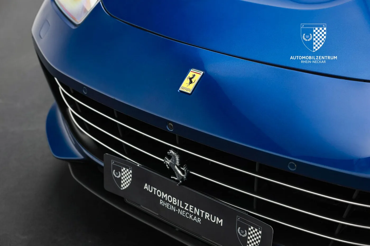 2019 Ferrari GTC4Lusso V12 proposée par un spécialiste de la supercar à Viernheim, Allemagne, photo 10 sur 25