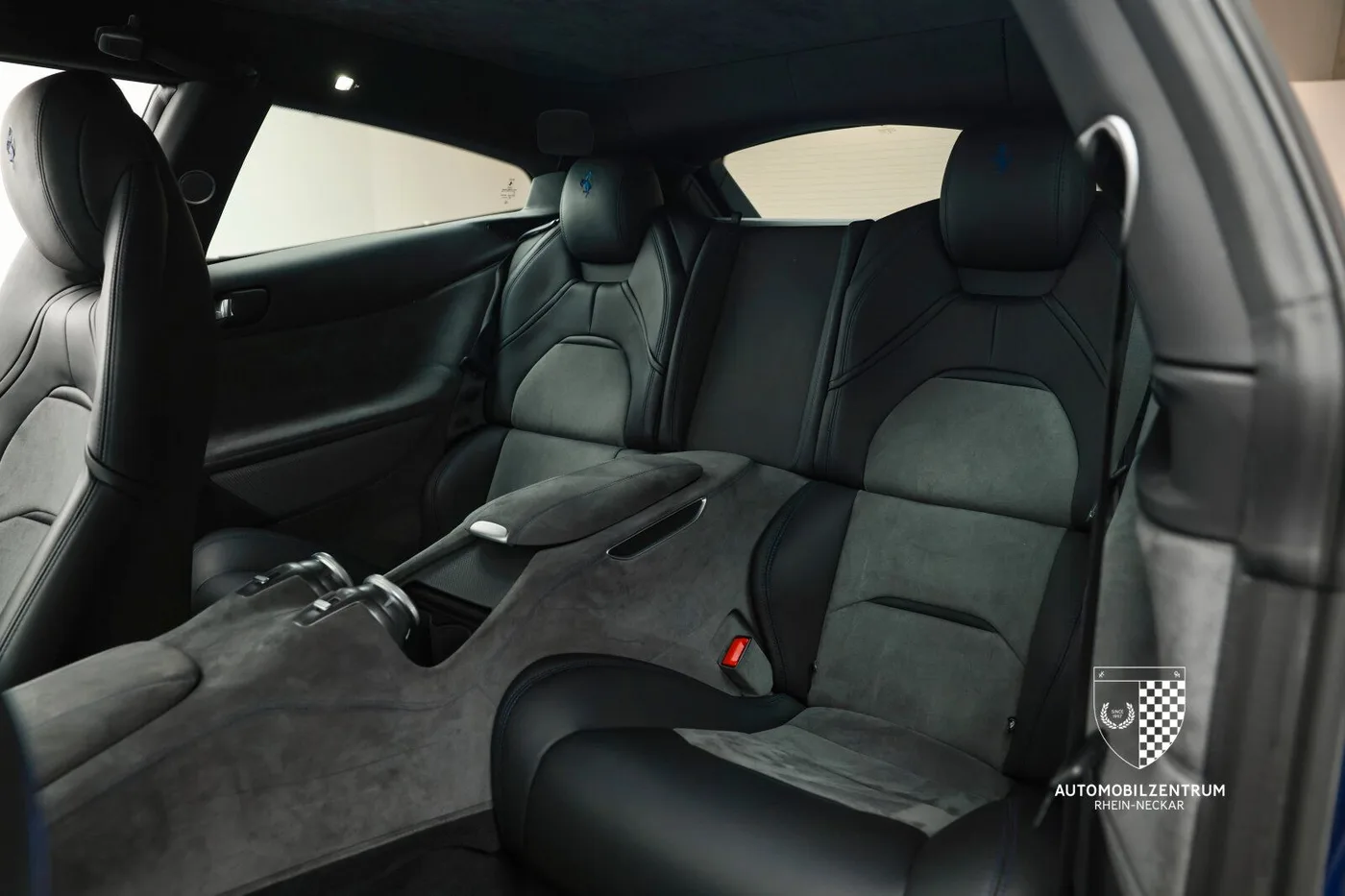 2019 Ferrari GTC4Lusso V12 proposée par un spécialiste de la supercar à Viernheim, Allemagne, photo 16 sur 25