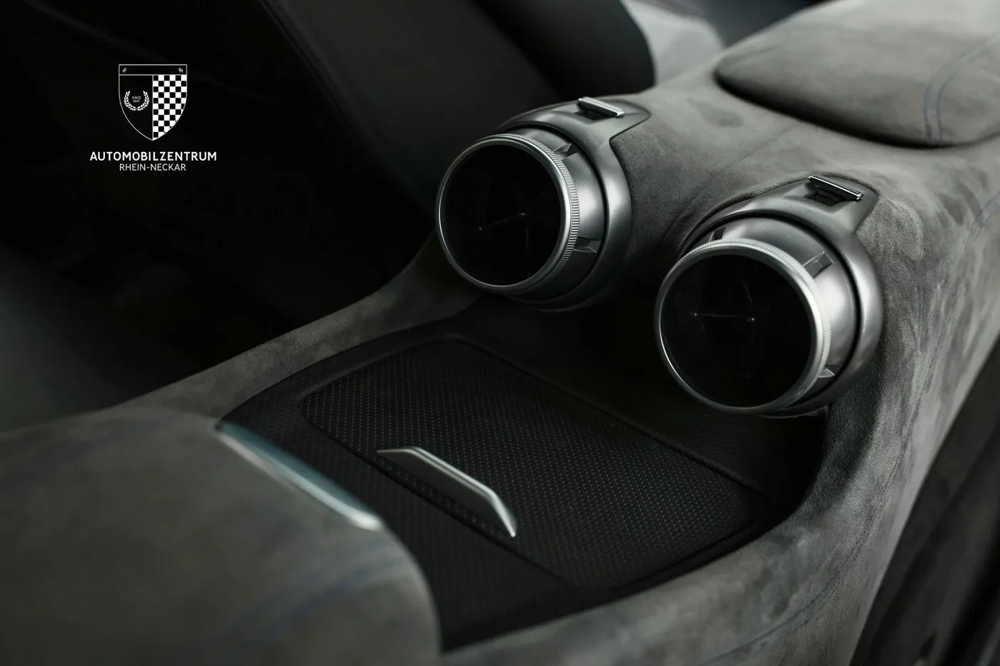 2019 Ferrari GTC4Lusso V12 proposée par un spécialiste de la supercar à Viernheim, Allemagne, photo 17 sur 25