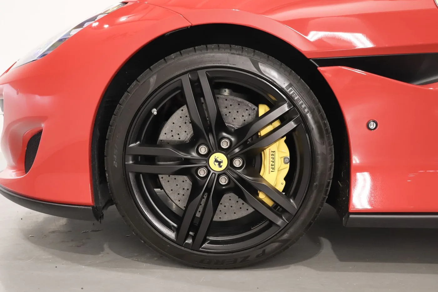 2019 Ferrari Portofino angeboten von einem Supersportwagenhändler in Zibido San Giacomo, Italien, Foto 7 von 25