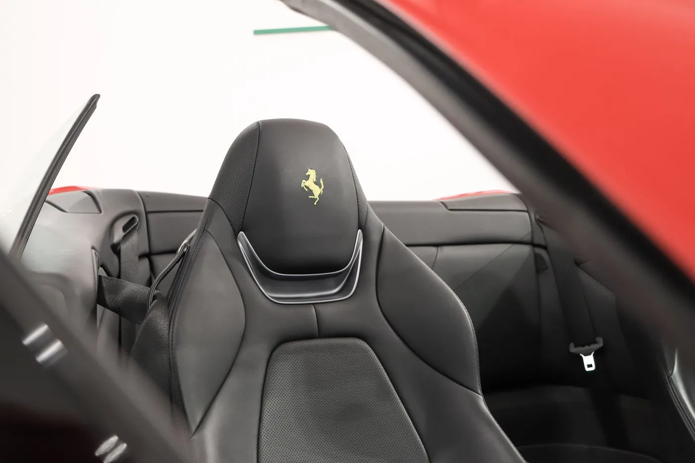 2019 Ferrari Portofino angeboten von einem Supersportwagenhändler in Zibido San Giacomo, Italien, Foto 8 von 25