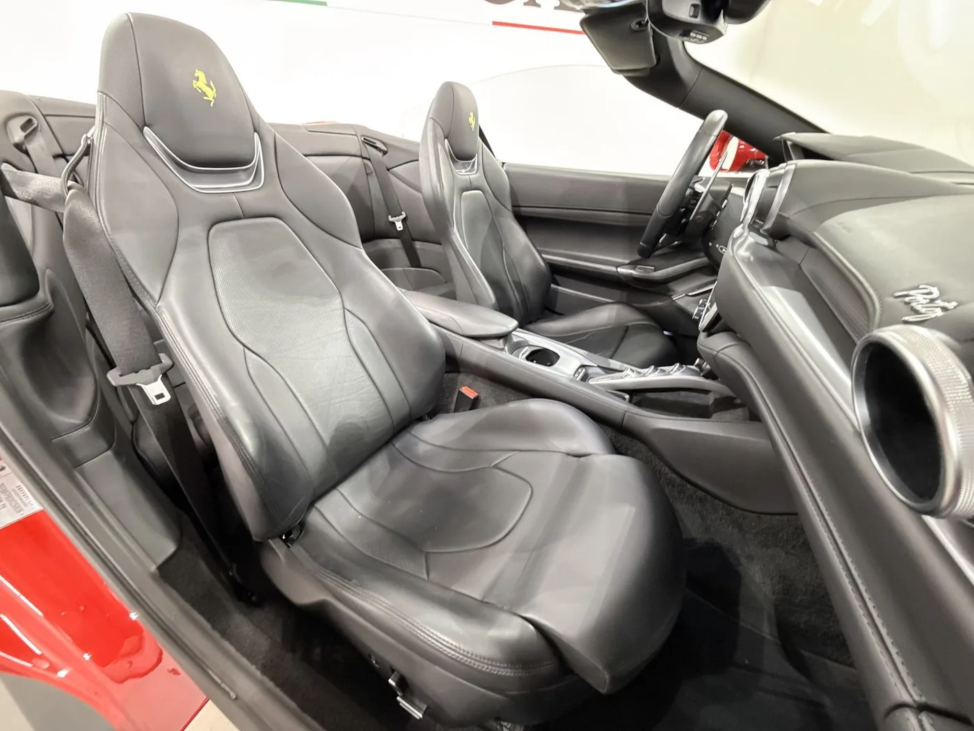 2019 Ferrari Portofino angeboten von einem Supersportwagenhändler in Zibido San Giacomo, Italien, Foto 11 von 25