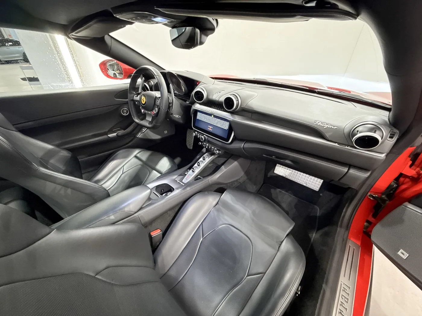 2019 Ferrari Portofino angeboten von einem Supersportwagenhändler in Zibido San Giacomo, Italien, Foto 17 von 25