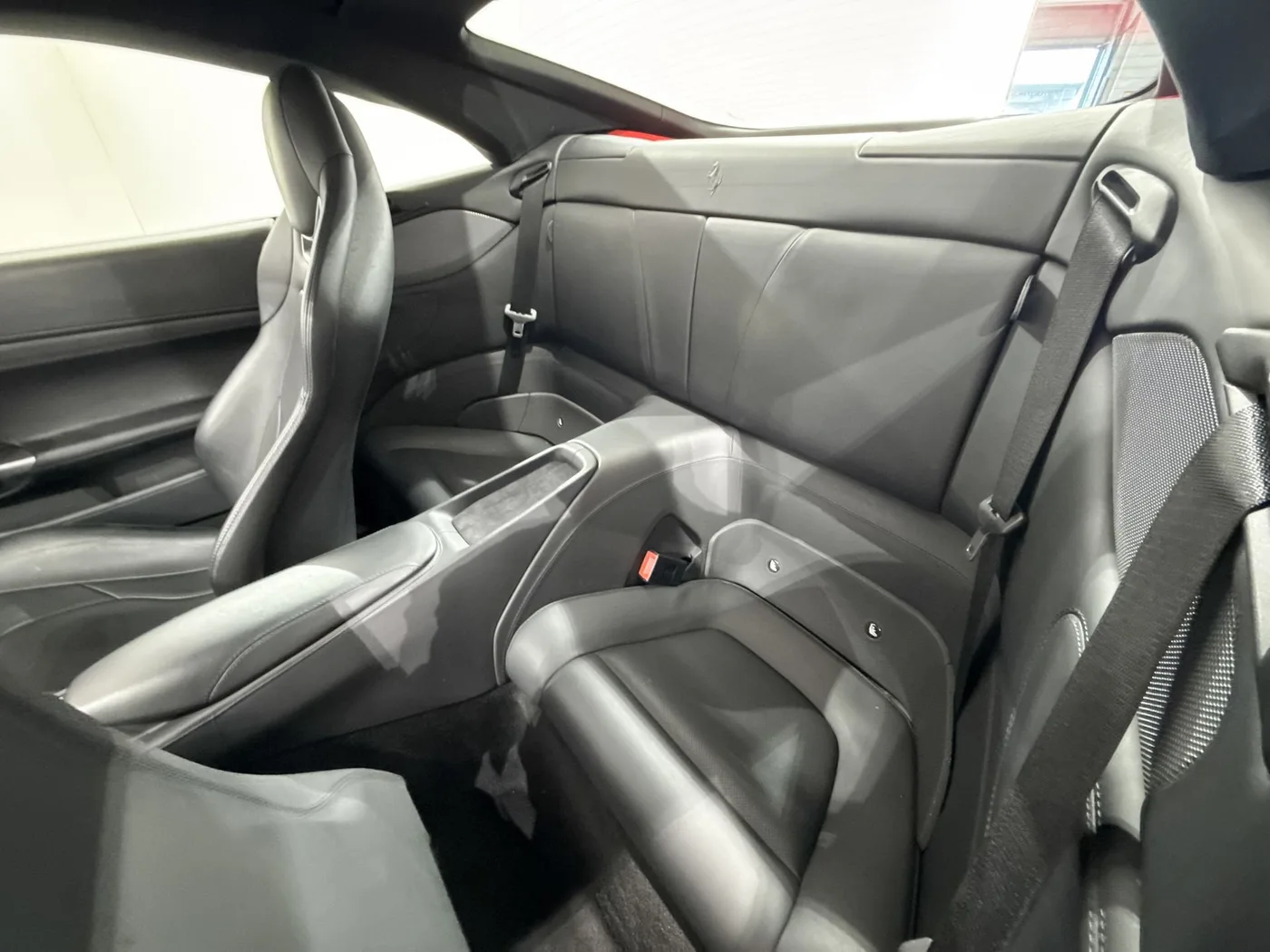 2019 Ferrari Portofino angeboten von einem Supersportwagenhändler in Zibido San Giacomo, Italien, Foto 20 von 25