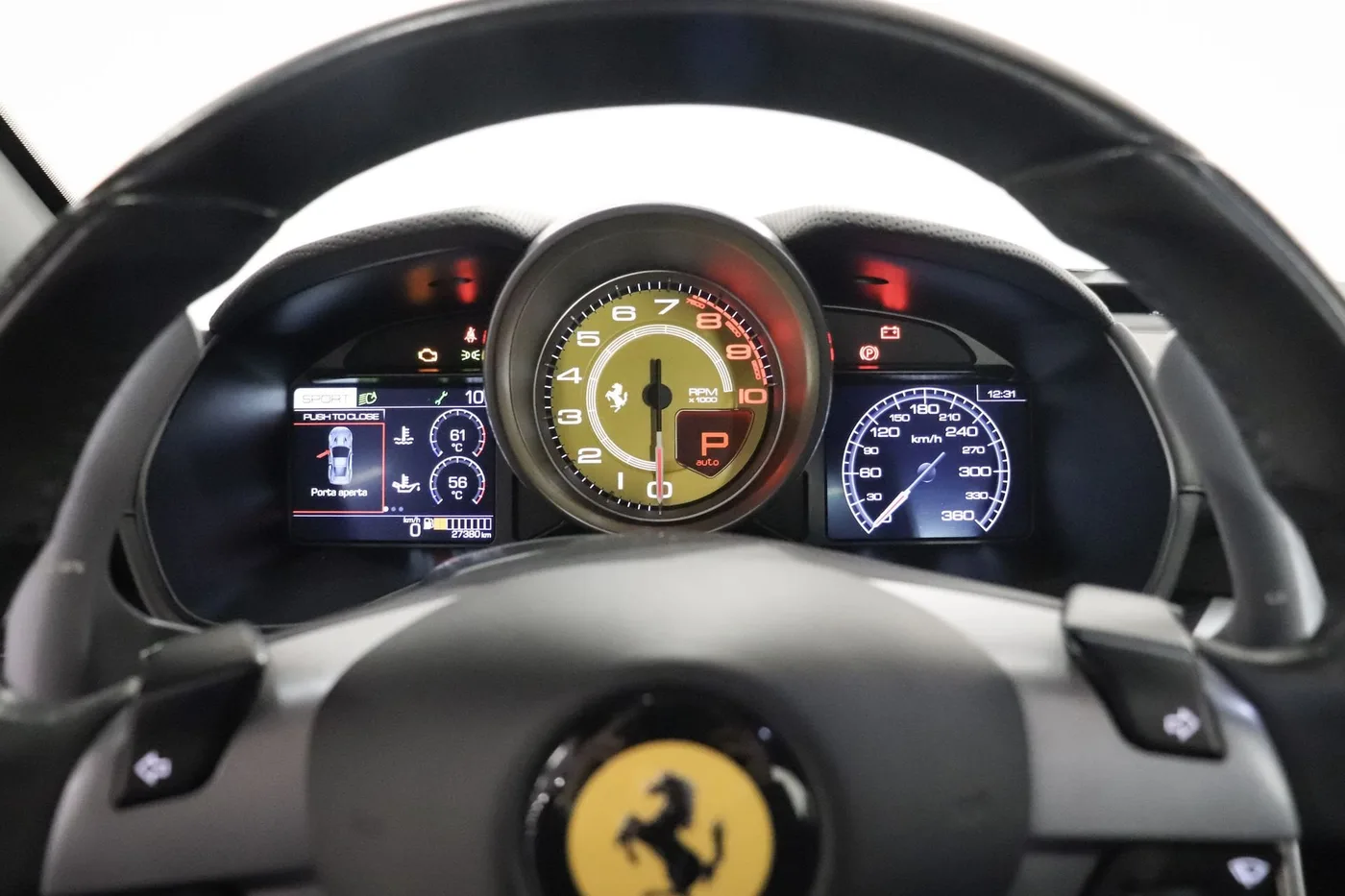 2019 Ferrari Portofino angeboten von einem Supersportwagenhändler in Zibido San Giacomo, Italien, Foto 21 von 25