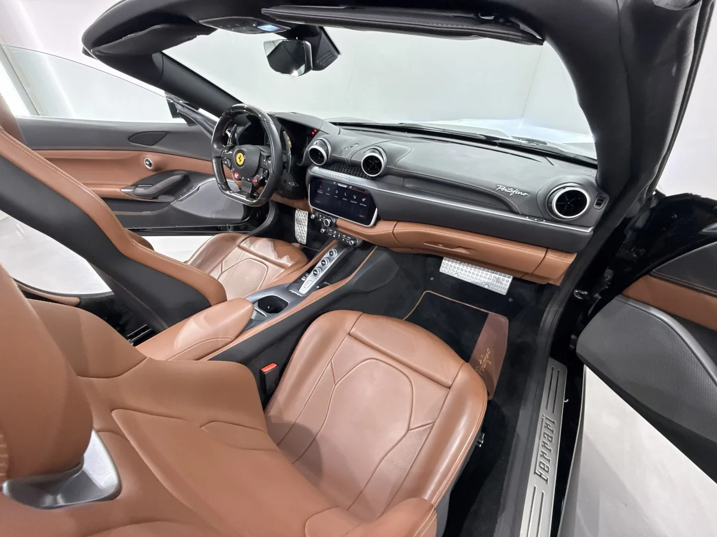 2019 Ferrari Portofino proposée par un spécialiste de la supercar à Zibido San Giacomo, Italie, photo 11 sur 18