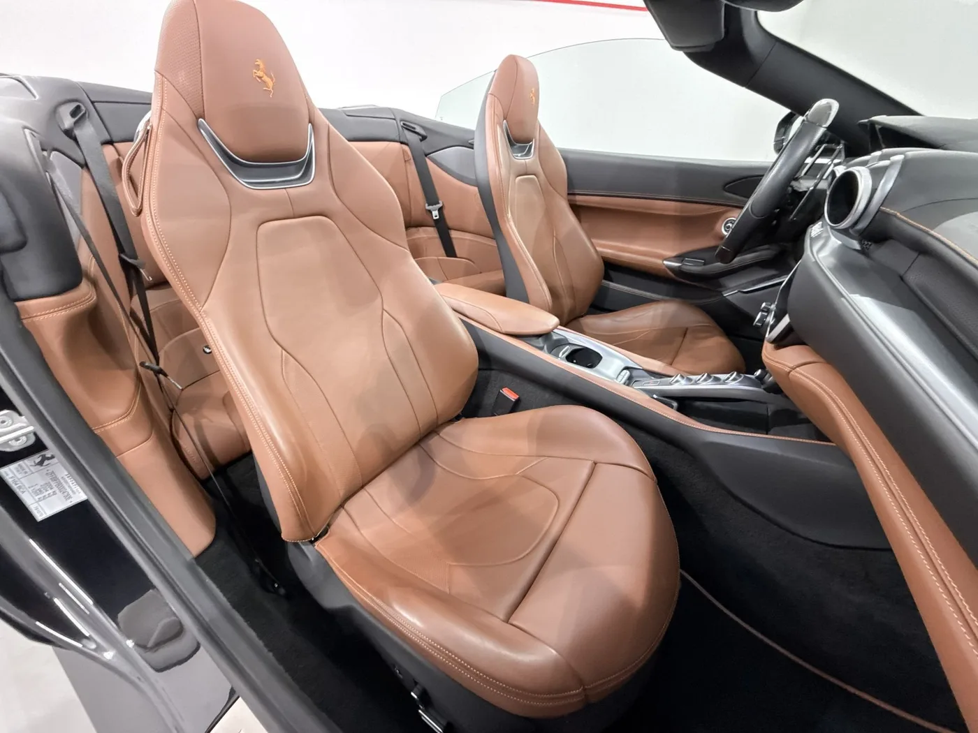 2019 Ferrari Portofino proposée par un spécialiste de la supercar à Zibido San Giacomo, Italie, photo 12 sur 18