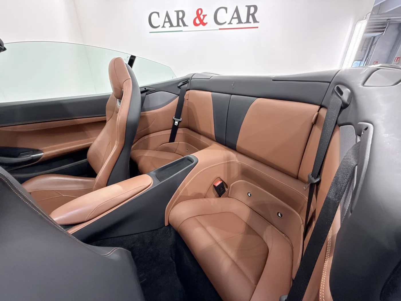 2019 Ferrari Portofino proposée par un spécialiste de la supercar à Zibido San Giacomo, Italie, photo 14 sur 18