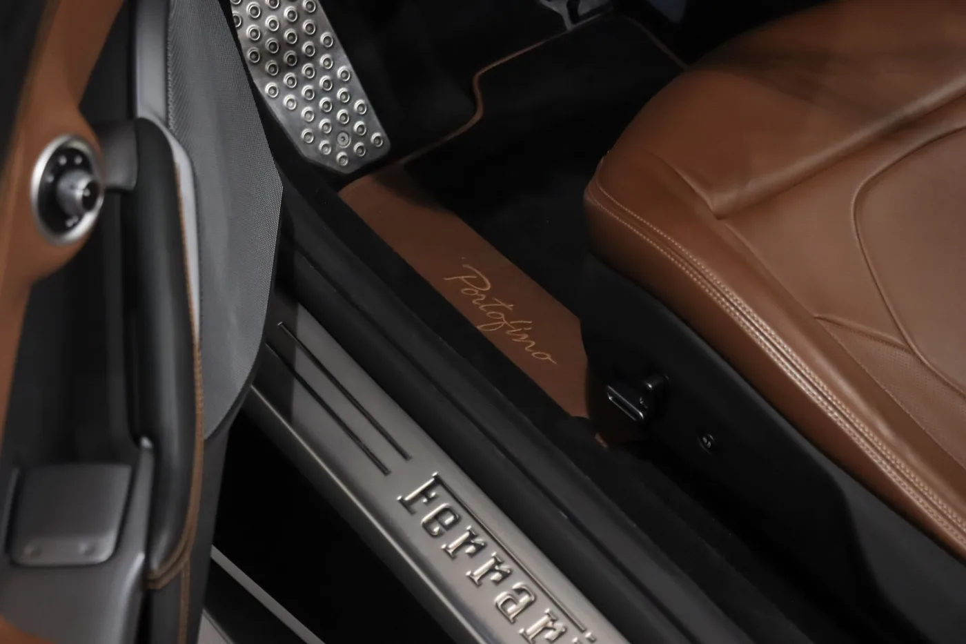 2019 Ferrari Portofino proposée par un spécialiste de la supercar à Zibido San Giacomo, Italie, photo 15 sur 18