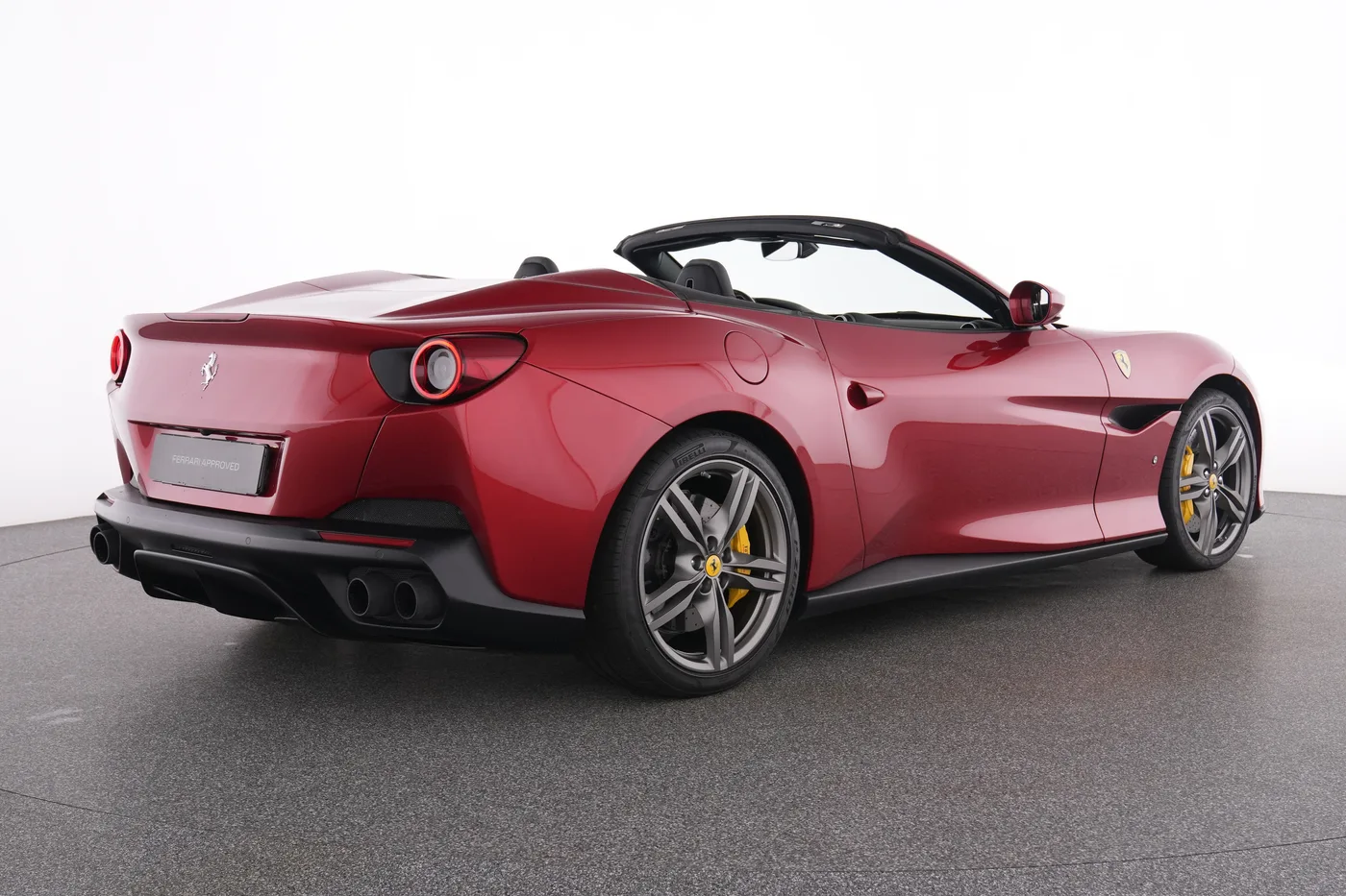 2019 Ferrari Portofino offered by a specialist dealer in Meerbusch, Germany, photo 3 of 6