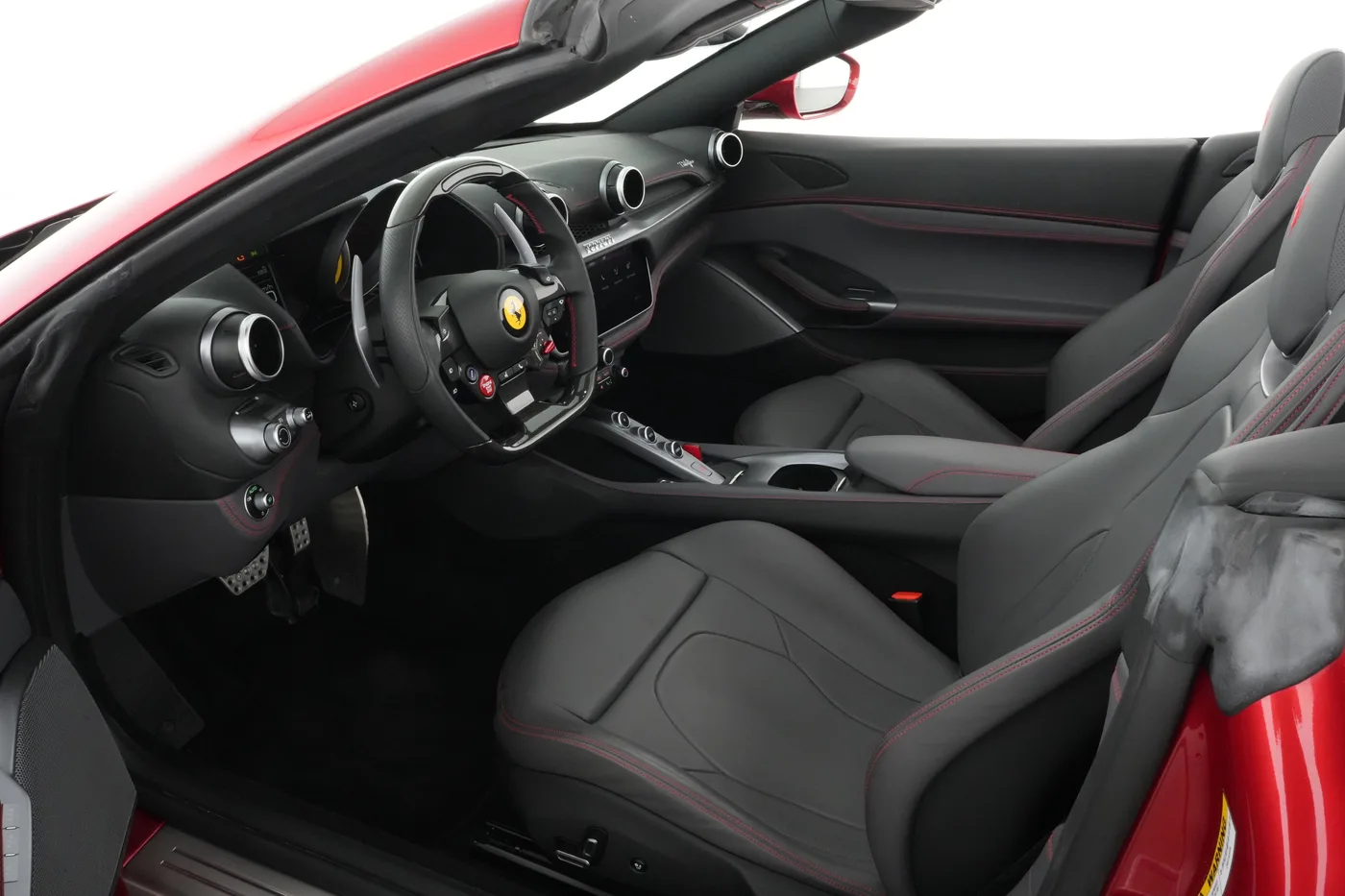 2019 Ferrari Portofino offered by a specialist dealer in Meerbusch, Germany, photo 5 of 6
