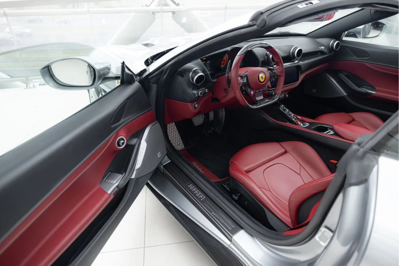 2019 Ferrari Portofino angeboten von einem offiziellen McLaren und Morgan-Vertragshändler in Utrecht, Niederlande, Foto 3 von 25