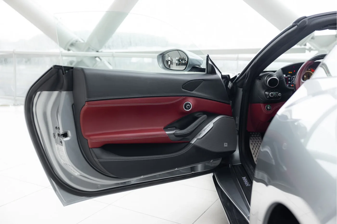 2019 Ferrari Portofino angeboten von einem offiziellen McLaren und Morgan-Vertragshändler in Utrecht, Niederlande, Foto 8 von 25