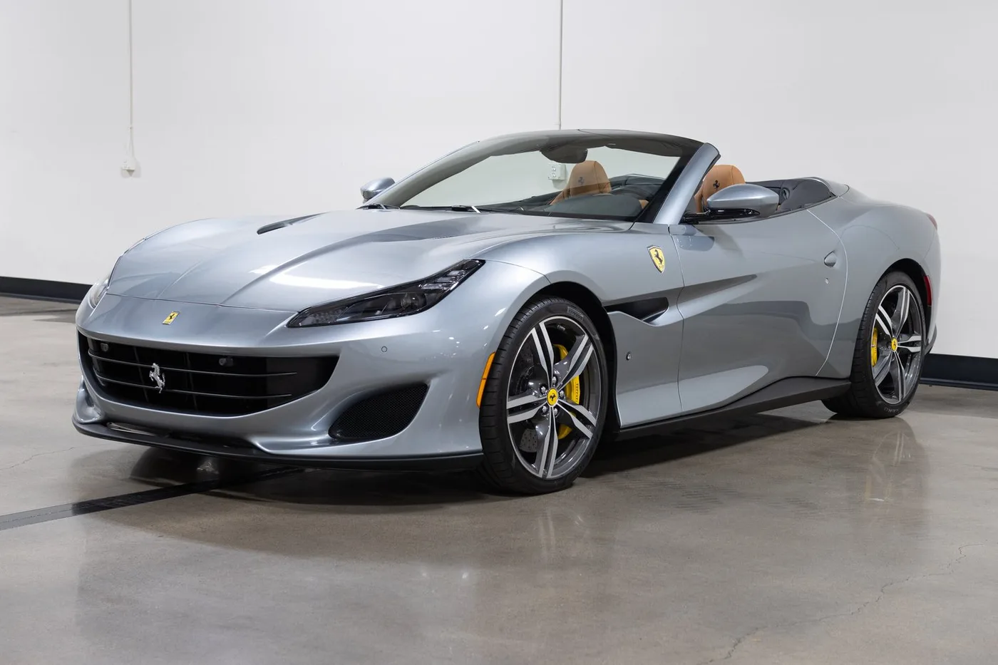 2019 Ferrari Portofino verkauft von einem Fachhändler in Costa Mesa, Vereinigte Staaten, Foto 4 von 15
