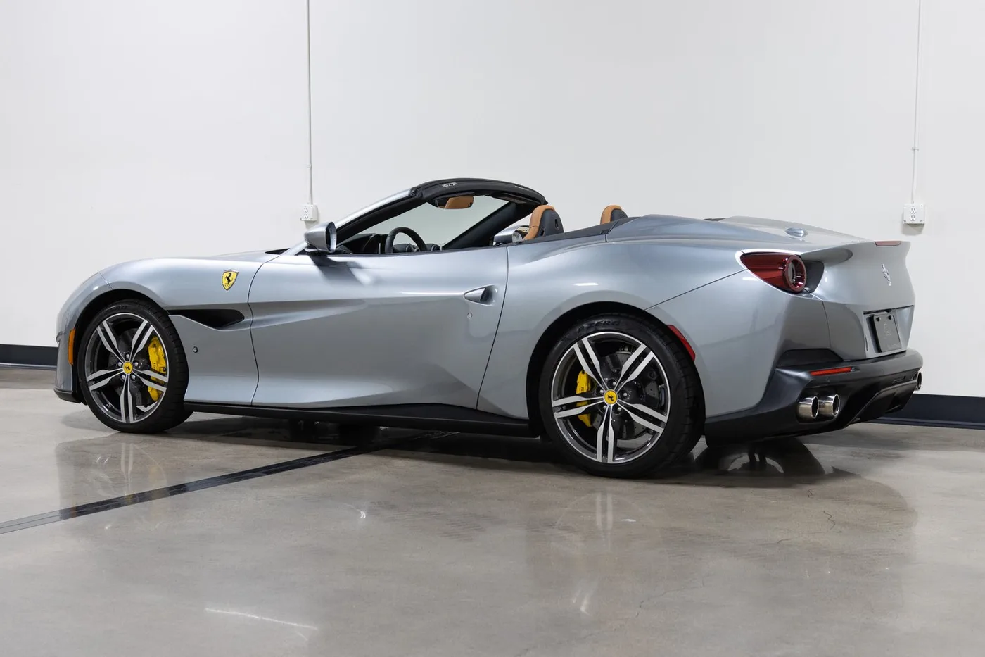 2019 Ferrari Portofino verkauft von einem Fachhändler in Costa Mesa, Vereinigte Staaten, Foto 7 von 15