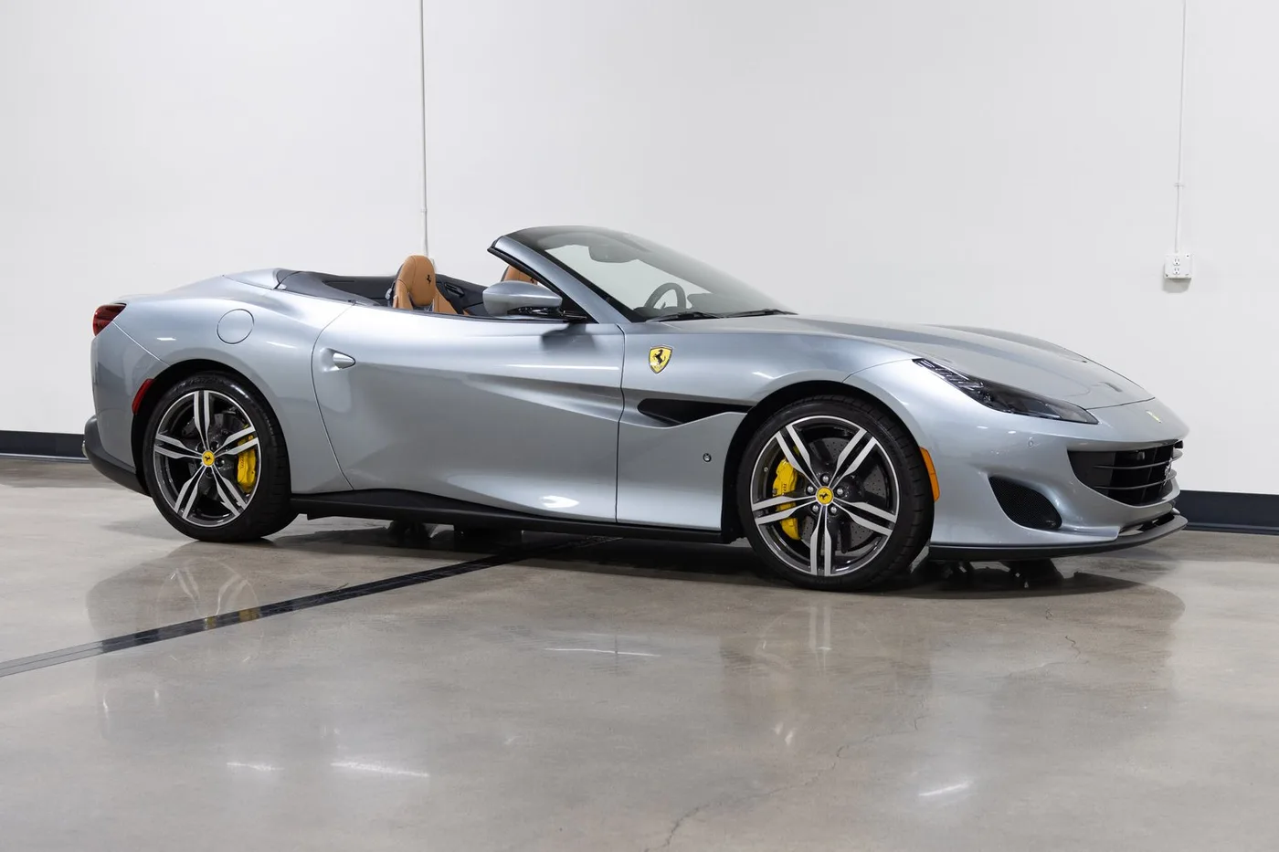 2019 Ferrari Portofino verkauft von einem Fachhändler in Costa Mesa, Vereinigte Staaten, Foto 10 von 15