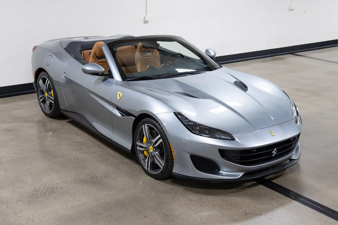 2019 Ferrari Portofino verkauft von einem Fachhändler in Costa Mesa, Vereinigte Staaten, Foto 11 von 15