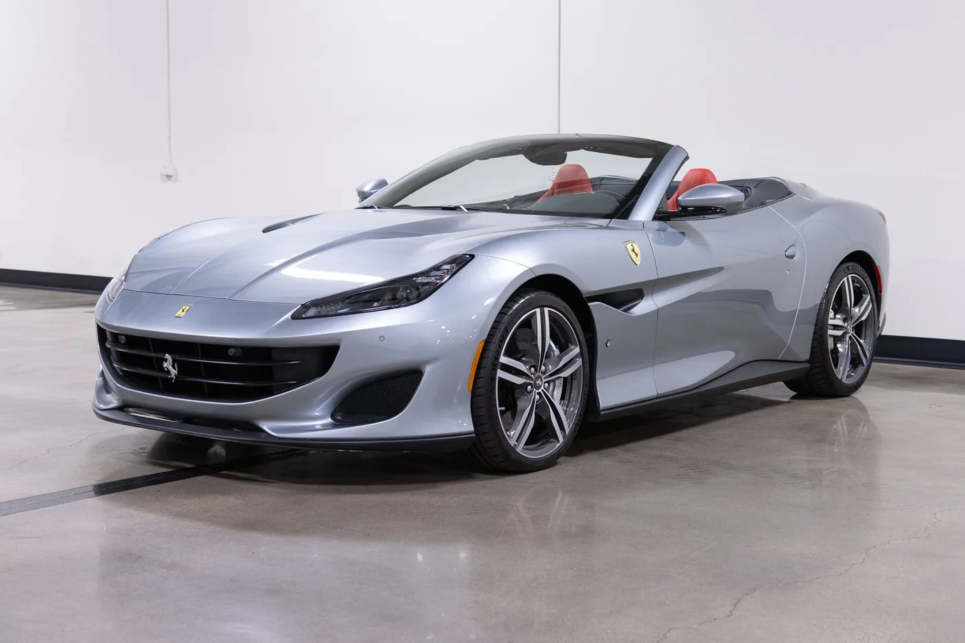 2019 Ferrari Portofino verkauft von einem Fachhändler in Costa Mesa, Vereinigte Staaten, Foto 4 von 15