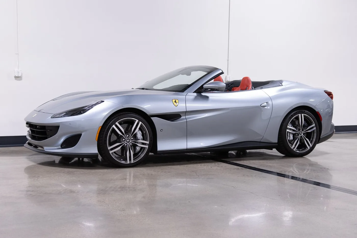 2019 Ferrari Portofino verkauft von einem Fachhändler in Costa Mesa, Vereinigte Staaten, Foto 5 von 15