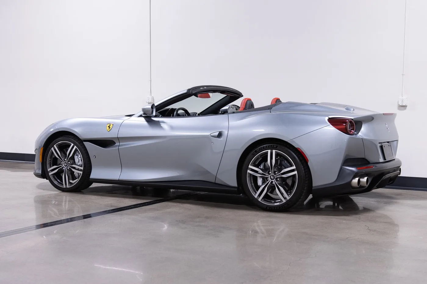 2019 Ferrari Portofino verkauft von einem Fachhändler in Costa Mesa, Vereinigte Staaten, Foto 7 von 15