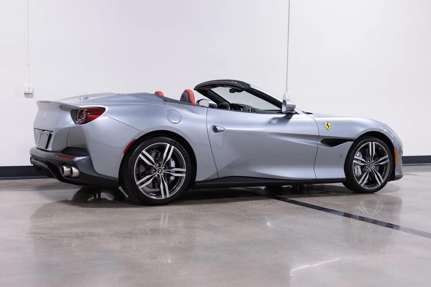 2019 Ferrari Portofino verkauft von einem Fachhändler in Costa Mesa, Vereinigte Staaten, Foto 8 von 15