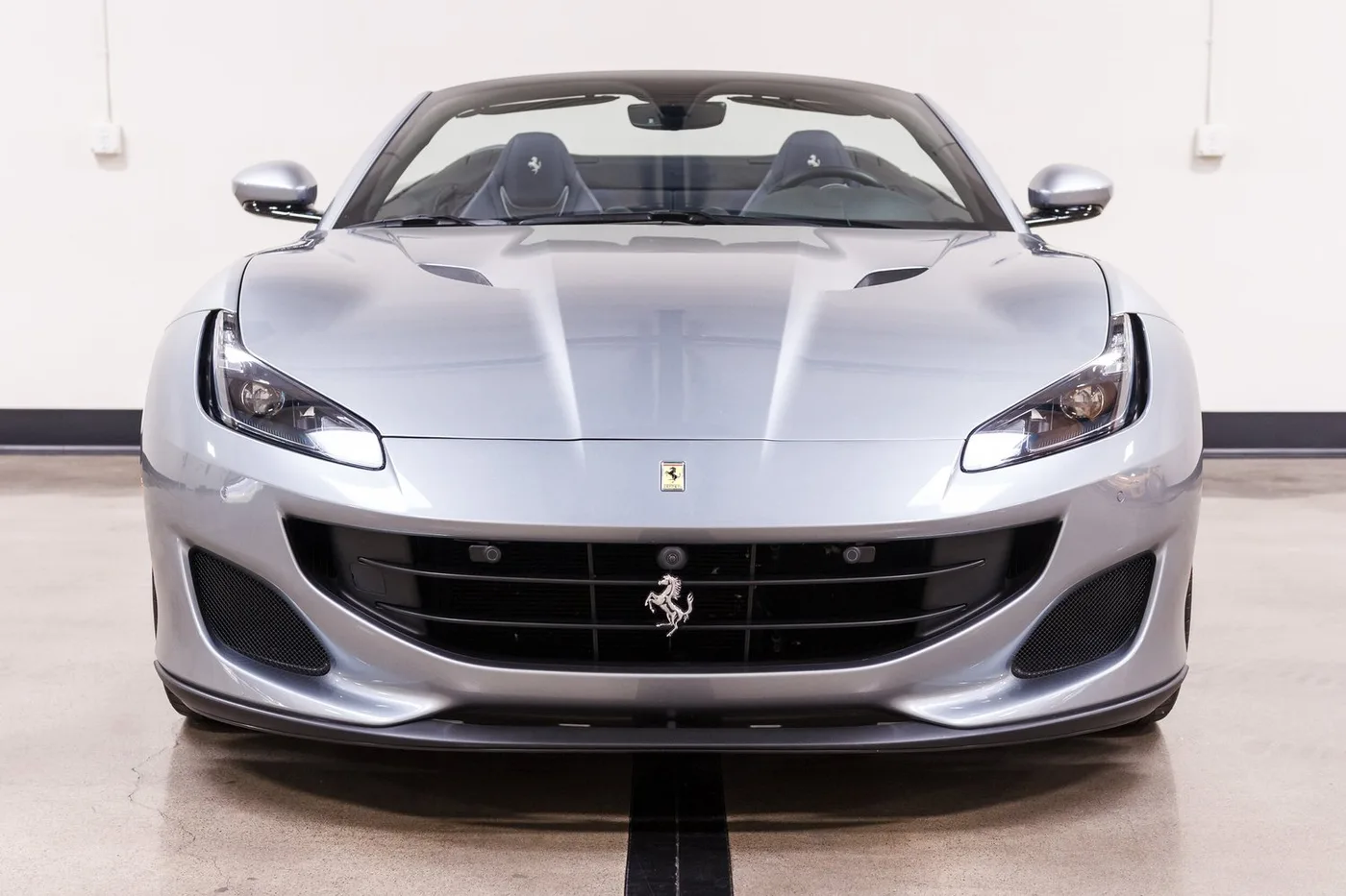 2019 Ferrari Portofino vendue par un concessionnaire spécialisé à Costa Mesa, États-Unis, photo 3 sur 15