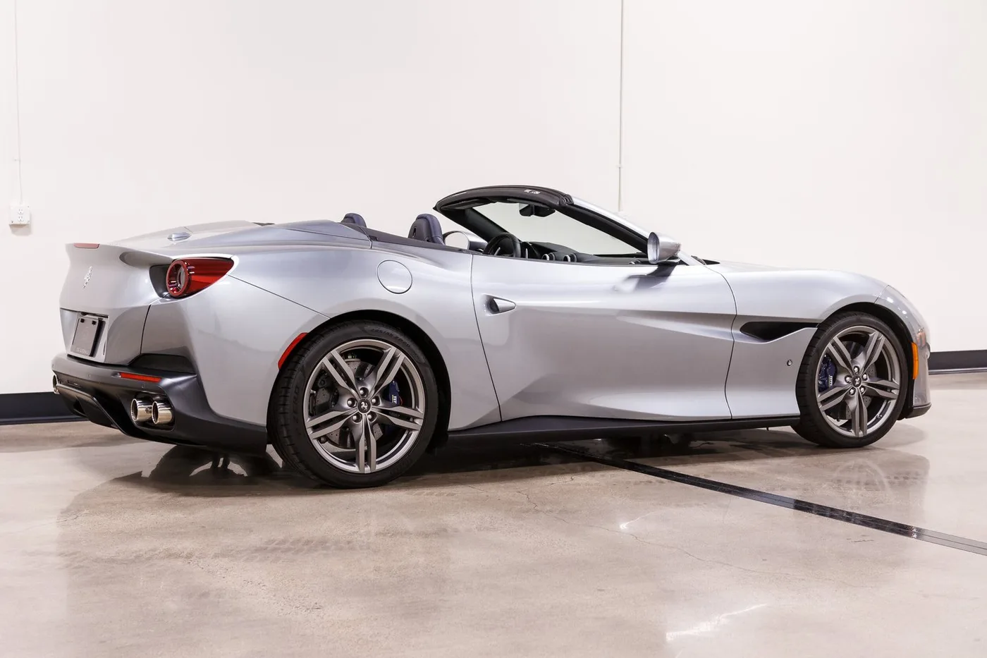 2019 Ferrari Portofino vendue par un concessionnaire spécialisé à Costa Mesa, États-Unis, photo 8 sur 15