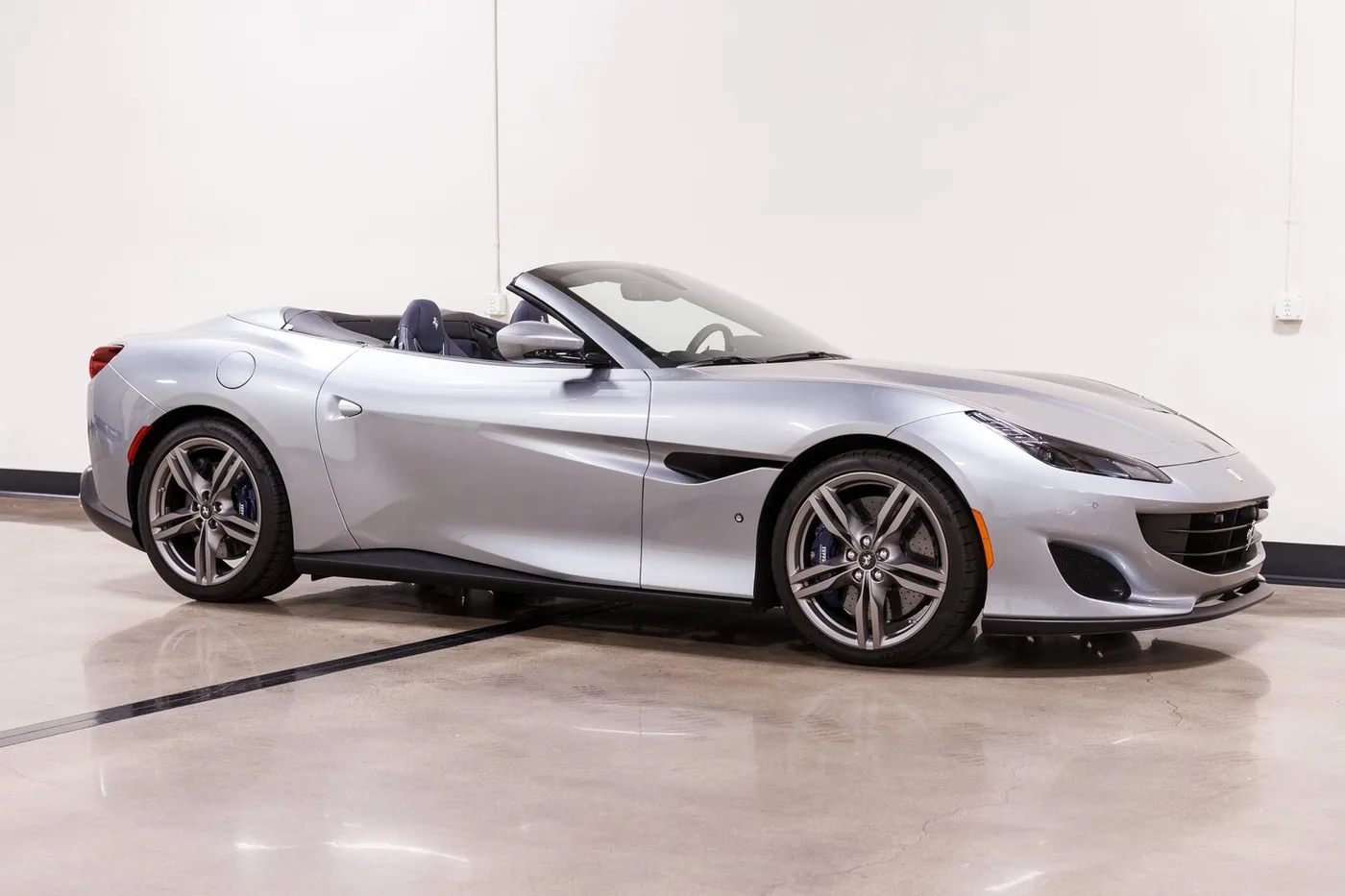 2019 Ferrari Portofino vendue par un concessionnaire spécialisé à Costa Mesa, États-Unis, photo 10 sur 15