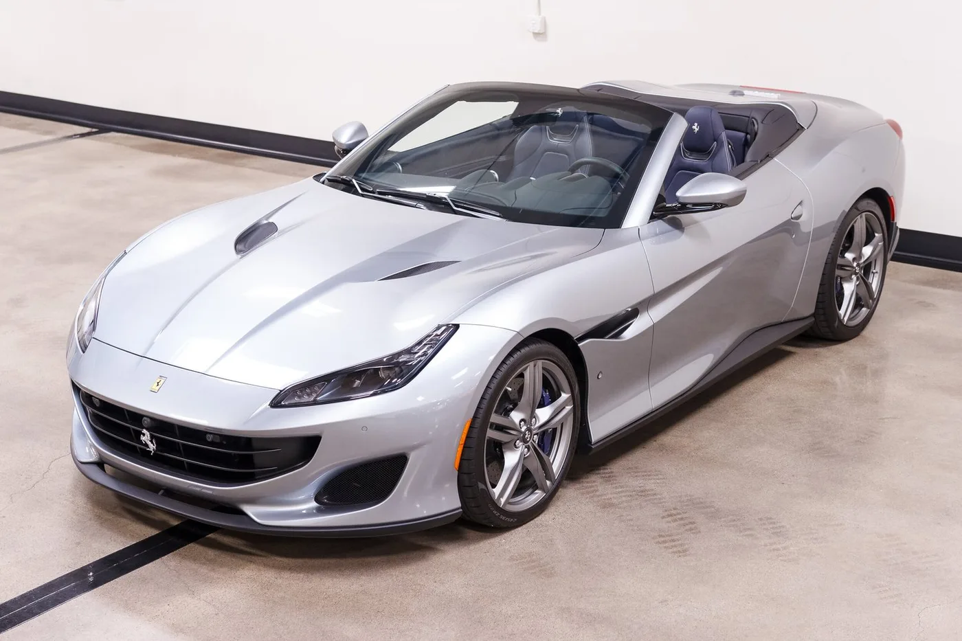 2019 Ferrari Portofino vendue par un concessionnaire spécialisé à Costa Mesa, États-Unis, photo 11 sur 15