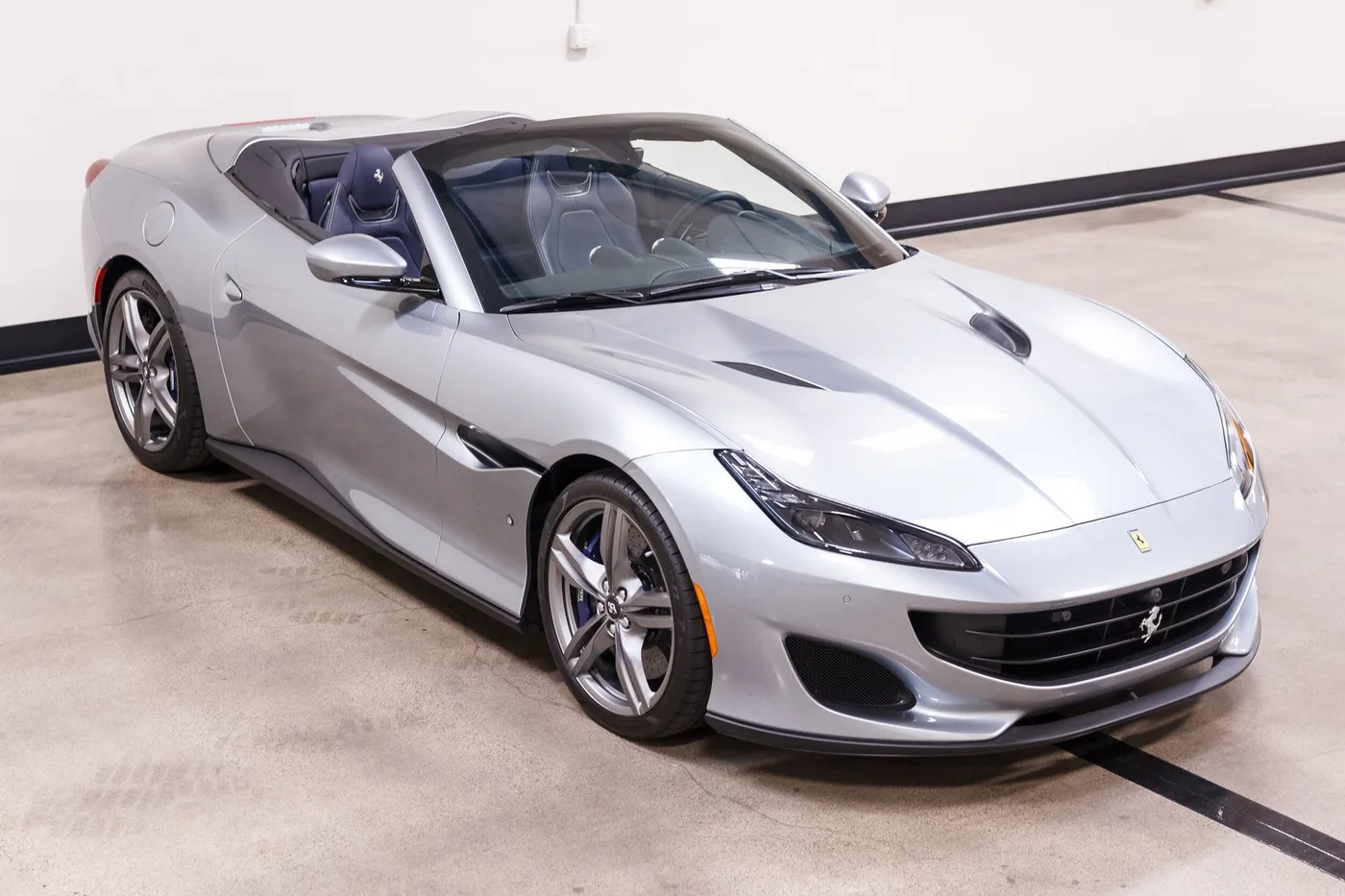 2019 Ferrari Portofino vendue par un concessionnaire spécialisé à Costa Mesa, États-Unis, photo 13 sur 15
