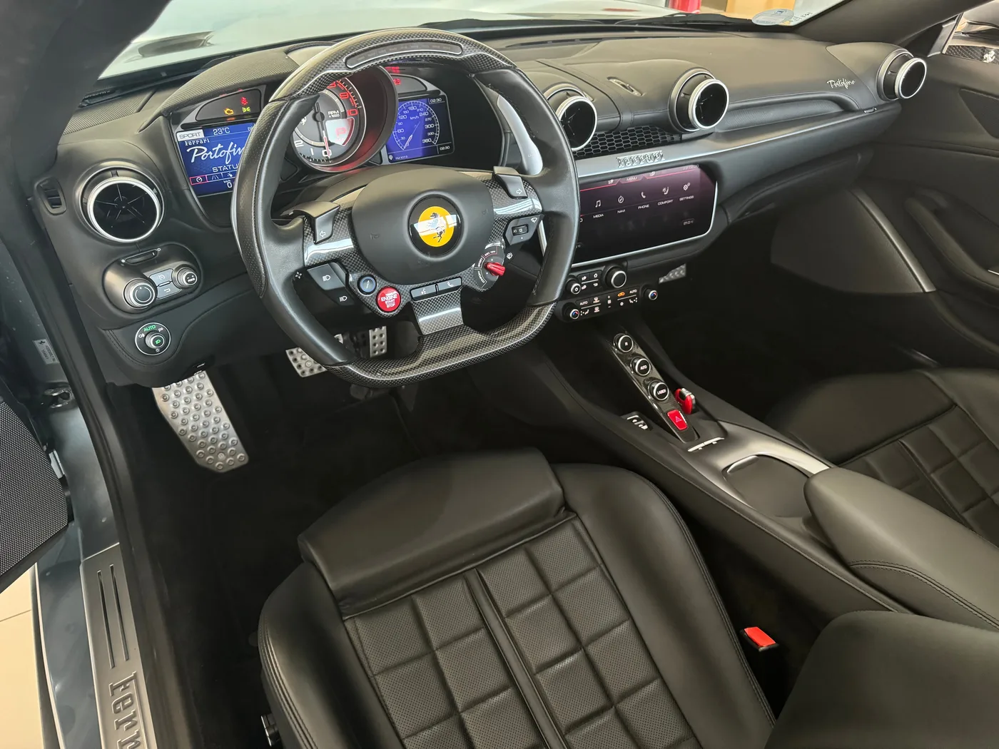 2019 Ferrari Portofino angeboten von einem Fachhändler in Frankfurt am Main, Deutschland, Foto 5 von 15