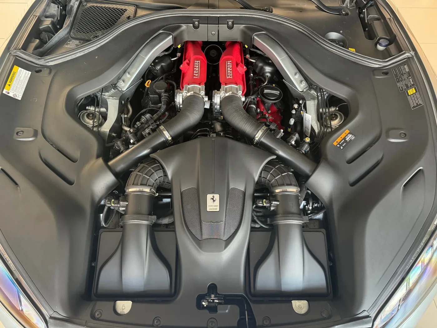 2019 Ferrari Portofino angeboten von einem Fachhändler in Frankfurt am Main, Deutschland, Foto 7 von 15