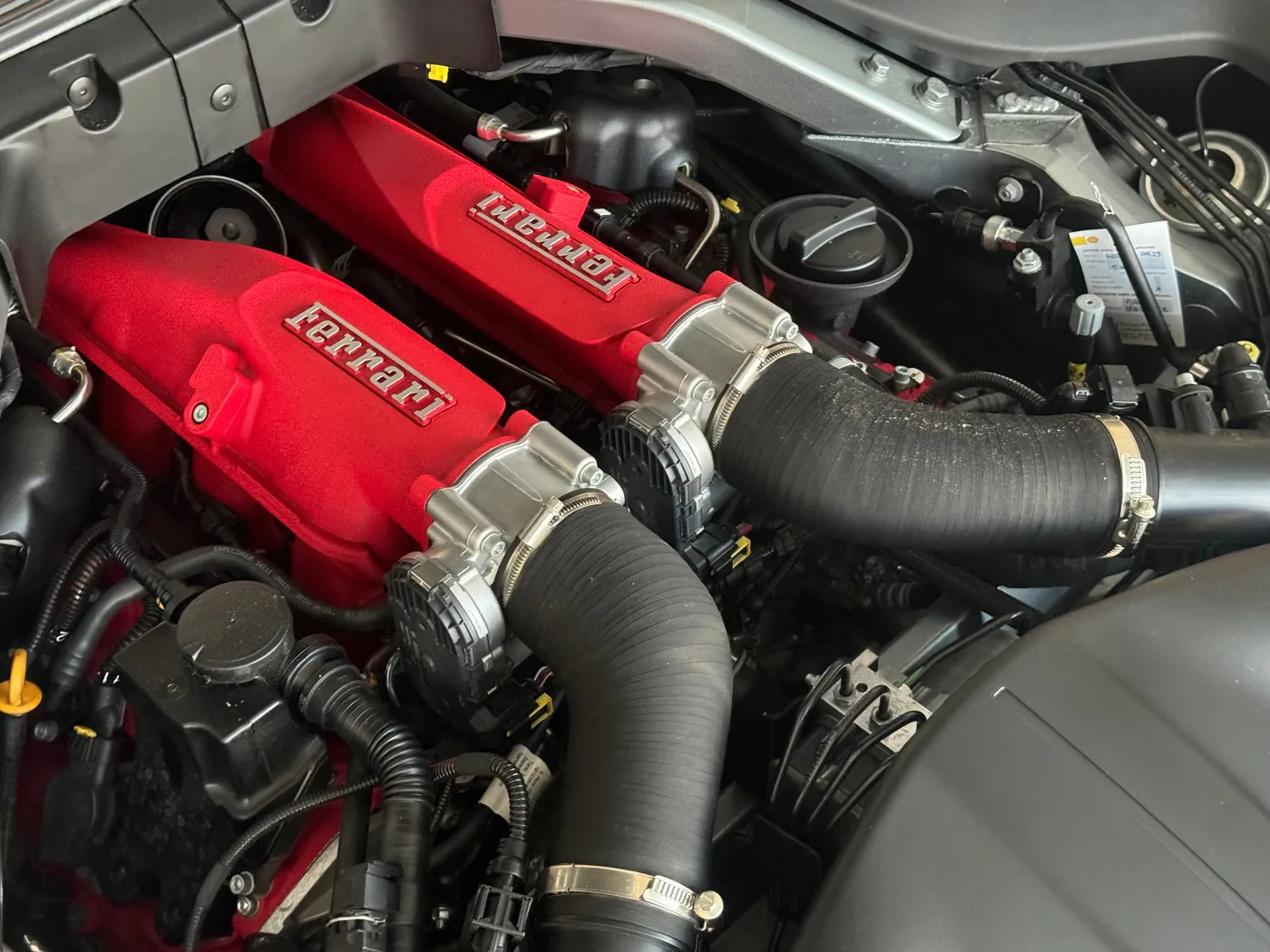 2019 Ferrari Portofino angeboten von einem Fachhändler in Frankfurt am Main, Deutschland, Foto 8 von 15