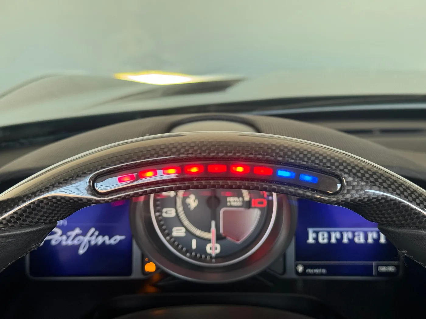 2019 Ferrari Portofino angeboten von einem Fachhändler in Frankfurt am Main, Deutschland, Foto 9 von 15