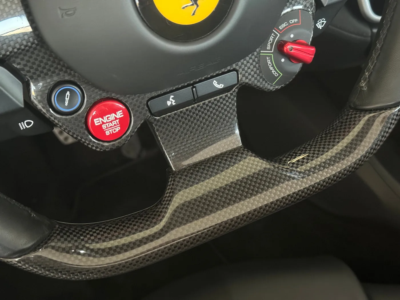 2019 Ferrari Portofino angeboten von einem Fachhändler in Frankfurt am Main, Deutschland, Foto 10 von 15