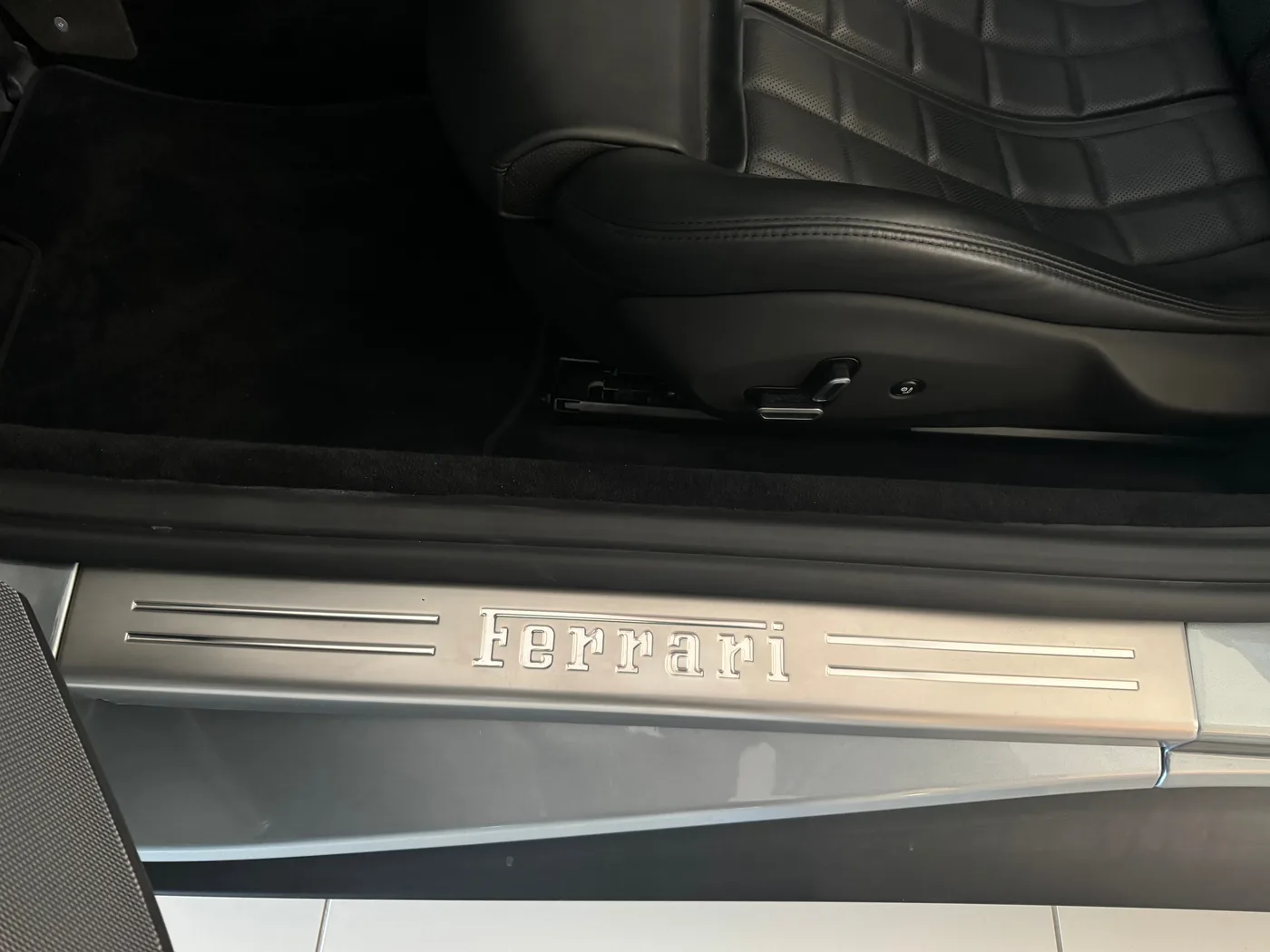 2019 Ferrari Portofino angeboten von einem Fachhändler in Frankfurt am Main, Deutschland, Foto 15 von 15