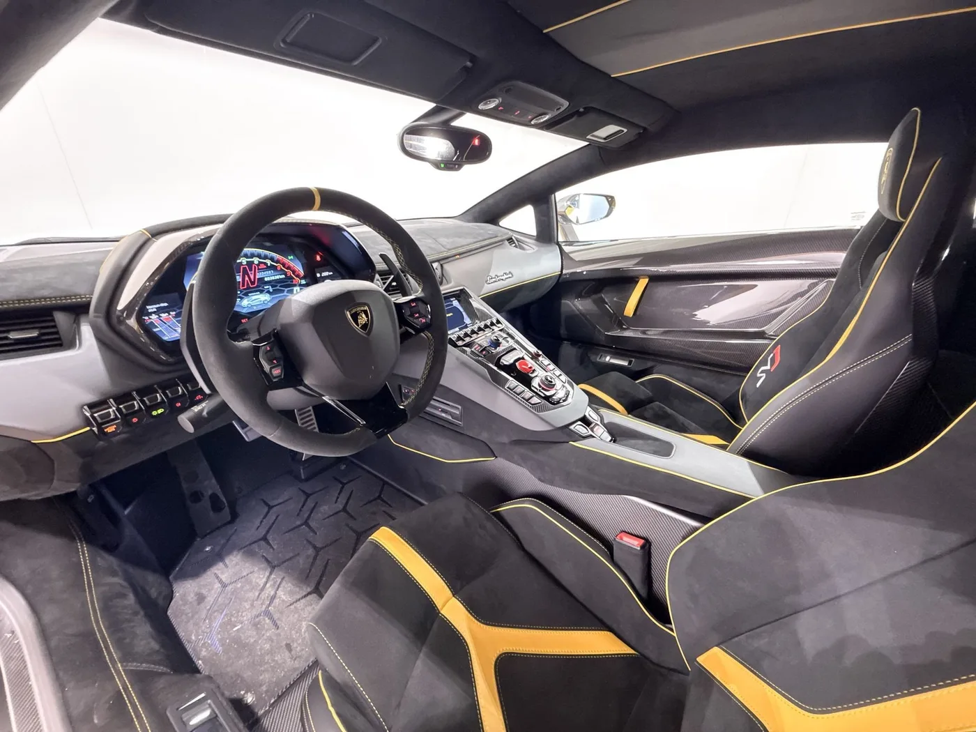 2019 Lamborghini Aventador SVJ angeboten von einem Supersportwagenhändler in Zibido San Giacomo, Italien, Foto 11 von 25
