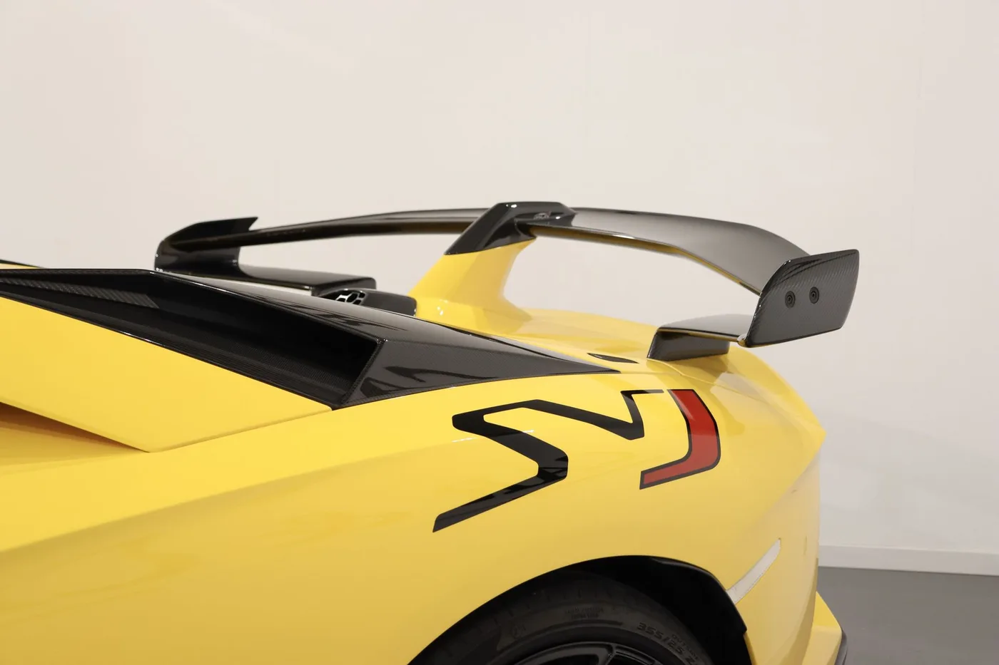 2019 Lamborghini Aventador SVJ angeboten von einem Supersportwagenhändler in Zibido San Giacomo, Italien, Foto 13 von 25