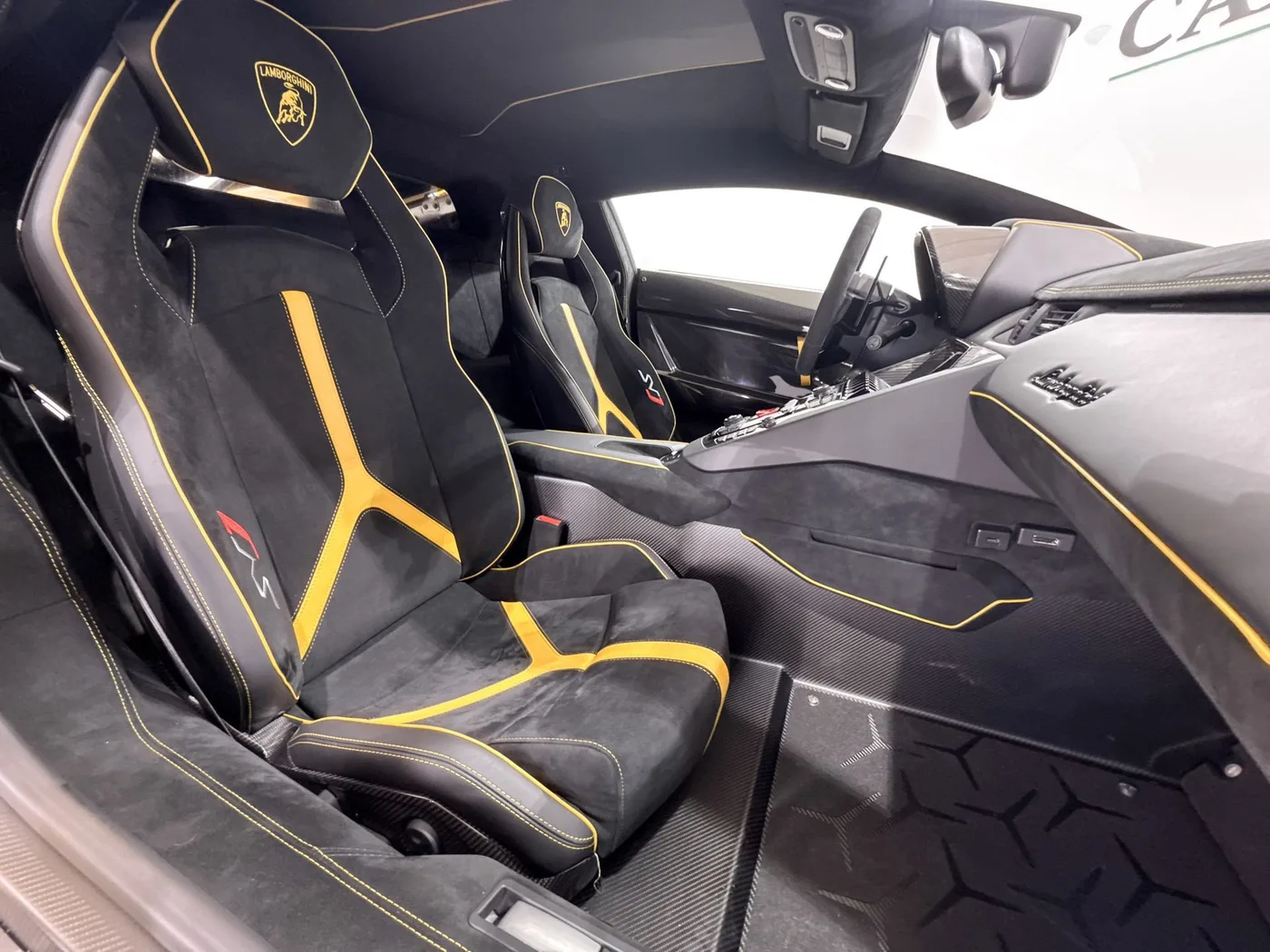 2019 Lamborghini Aventador SVJ angeboten von einem Supersportwagenhändler in Zibido San Giacomo, Italien, Foto 14 von 25