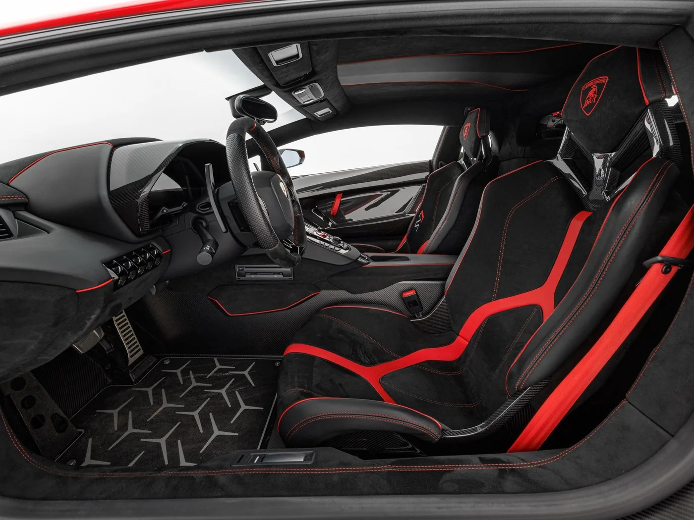 2019 Lamborghini Aventador SVJ offered by a specialist dealer in Böblingen, Germany, photo 5 of 15